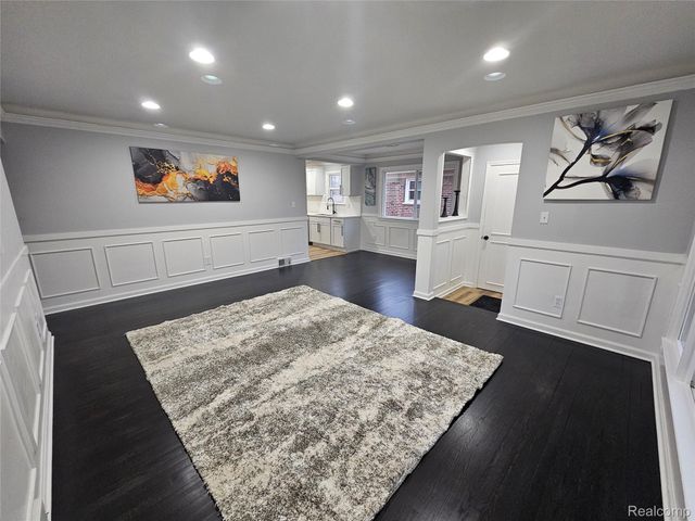 22120 Beverly Street, Oak Park, MI 48237