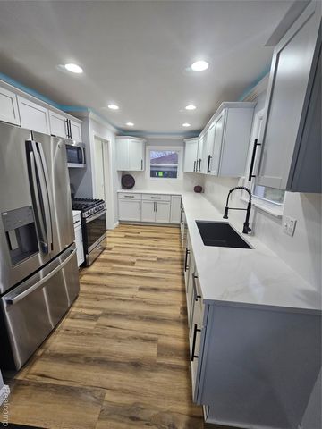 22120 Beverly Street, Oak Park, MI 48237