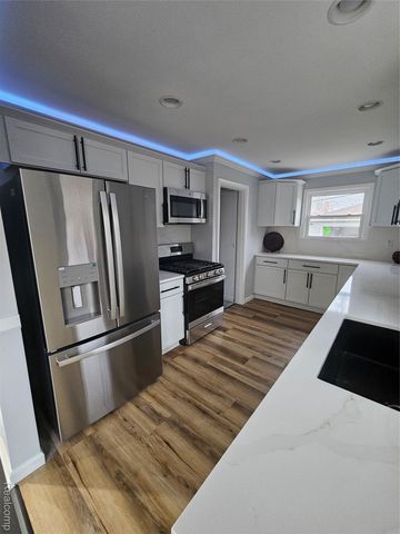 22120 Beverly Street, Oak Park, MI 48237