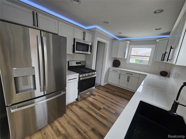 22120 Beverly Street, Oak Park, MI 48237