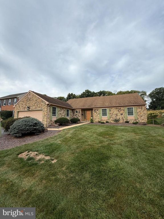 113 BENT TREE, Lancaster, PA 17603