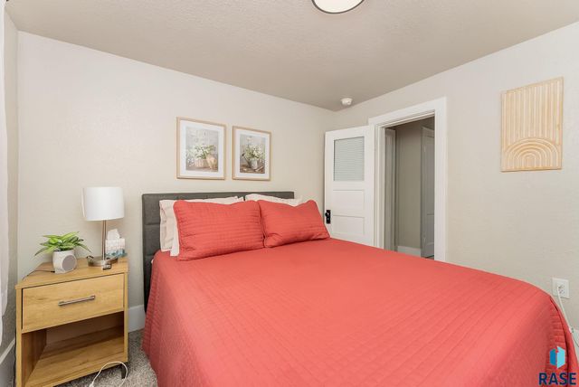 804 S summit Ave Avenue, Sioux Falls, SD 57104