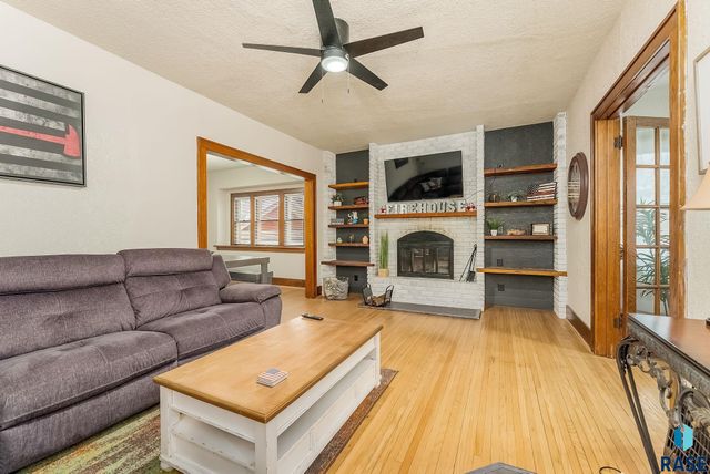 804 S summit Ave Avenue, Sioux Falls, SD 57104