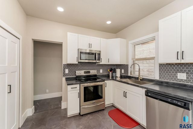 804 S summit Ave Avenue, Sioux Falls, SD 57104