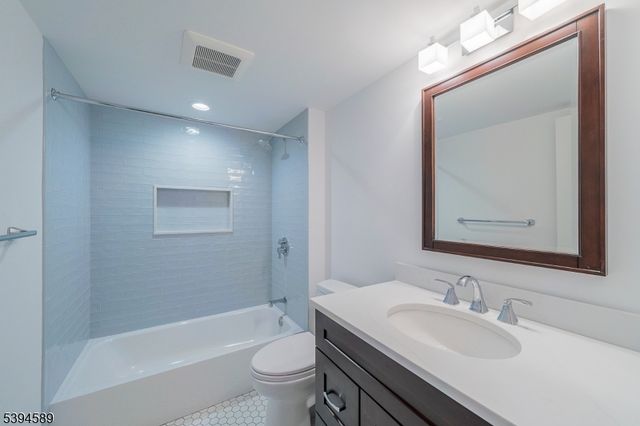 20 HERITAGE DRIVE C, Chatham Twp., NJ 07928