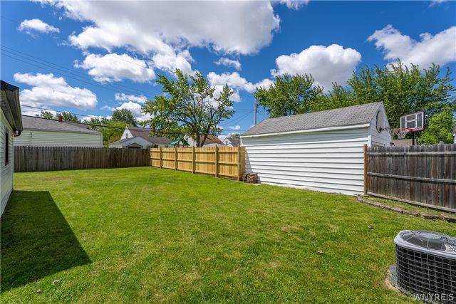 82 Treadwell Road, Tonawanda, NY 14150
