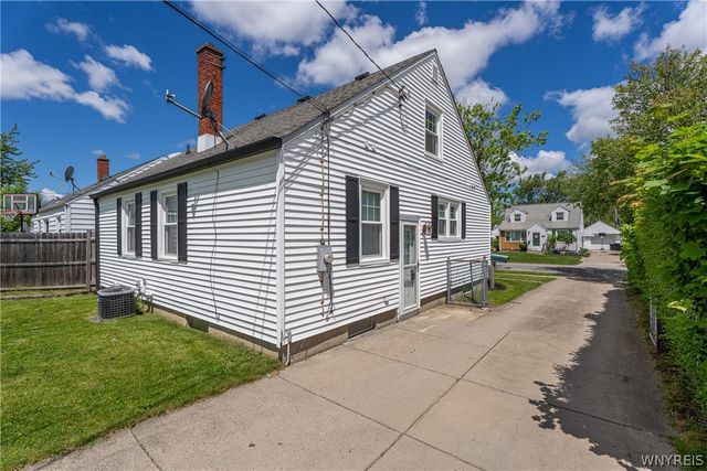 82 Treadwell Road, Tonawanda, NY 14150