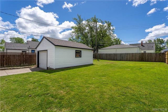 82 Treadwell Road, Tonawanda, NY 14150