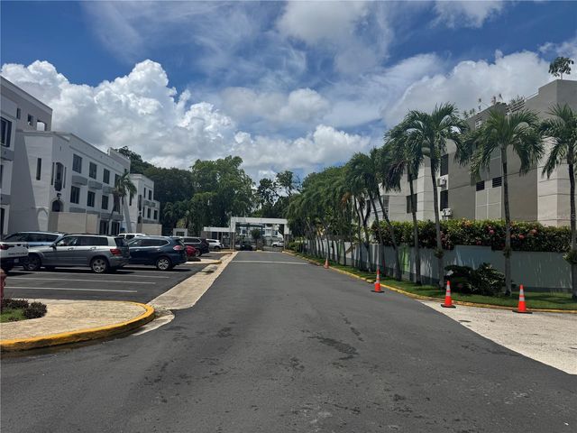 102 P GOLDEN COURT II P102, San Juan, PR 00918