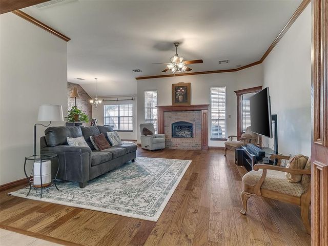 709 N Remington Way, Mustang, OK 73064