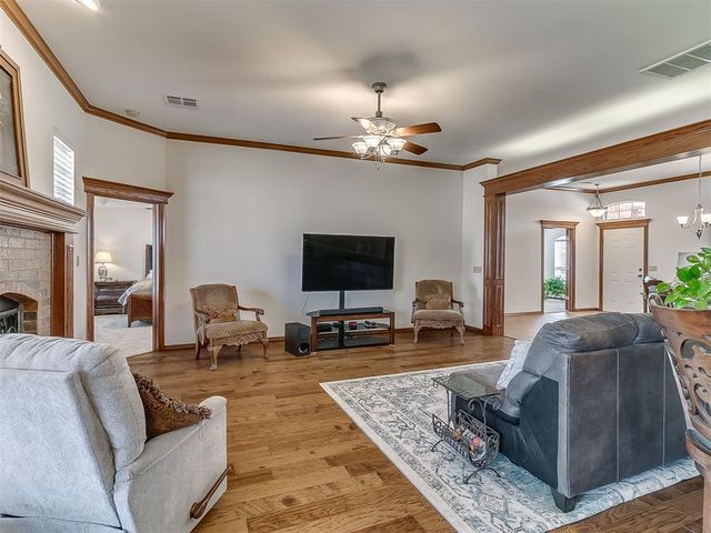 709 N Remington Way, Mustang, OK 73064