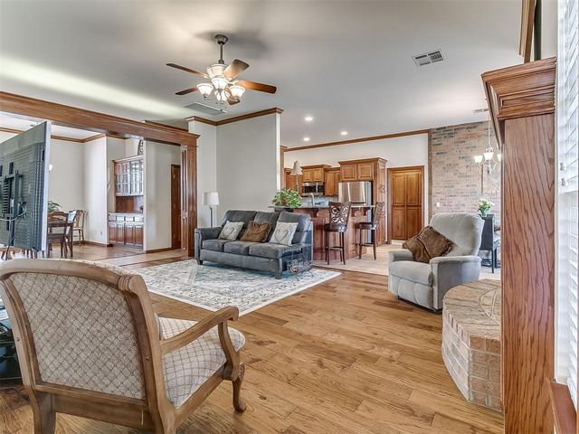 709 N Remington Way, Mustang, OK 73064