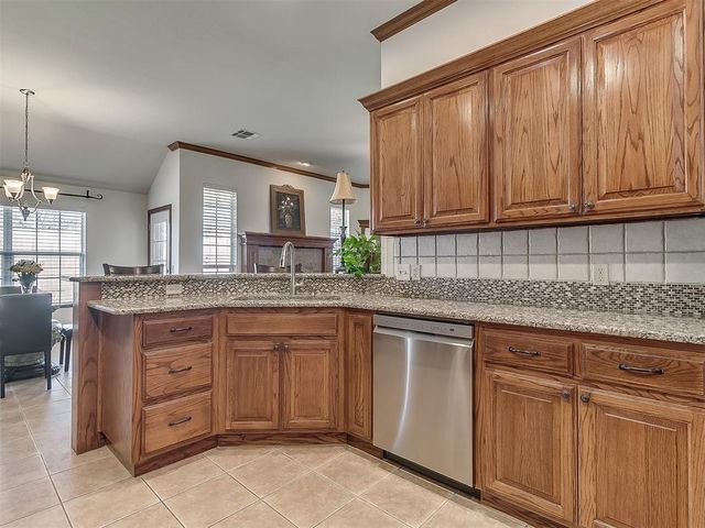 709 N Remington Way, Mustang, OK 73064