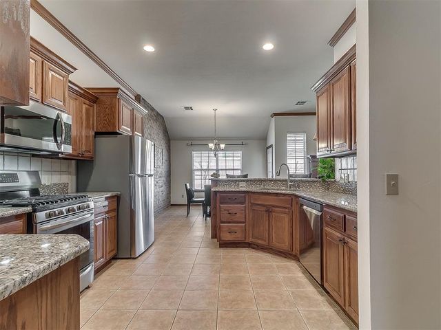 709 N Remington Way, Mustang, OK 73064