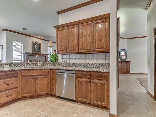 709 N Remington Way, Mustang, OK 73064