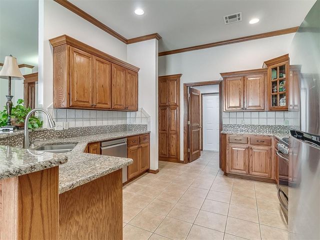 709 N Remington Way, Mustang, OK 73064