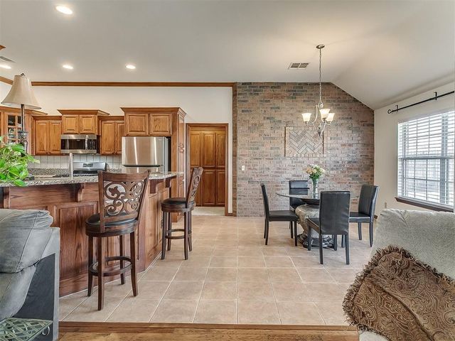 709 N Remington Way, Mustang, OK 73064