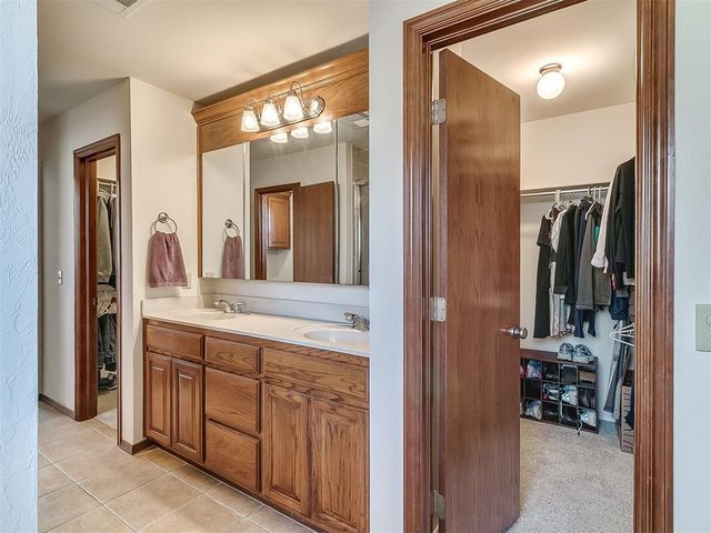 709 N Remington Way, Mustang, OK 73064