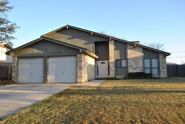 720 Ash Street, Burleson, TX 76028
