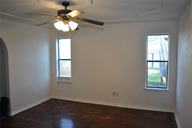 720 Ash Street, Burleson, TX 76028