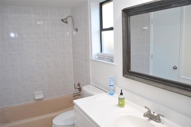 720 Ash Street, Burleson, TX 76028