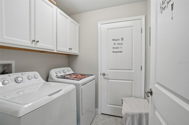 1370 WHITE FOX RUN, Lutz, FL 33549