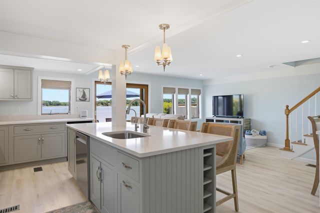 19 Wentworth Terrace, Dover, NH 03820