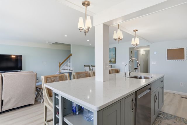 19 Wentworth Terrace, Dover, NH 03820