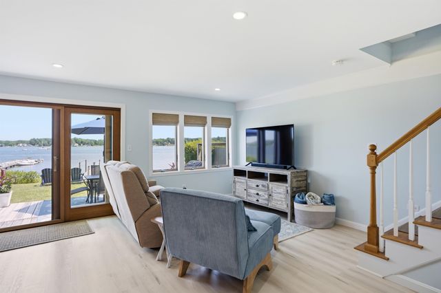 19 Wentworth Terrace, Dover, NH 03820