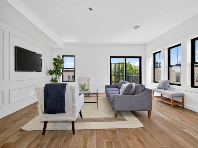 192 Washington Street C, Somerville, MA 02143