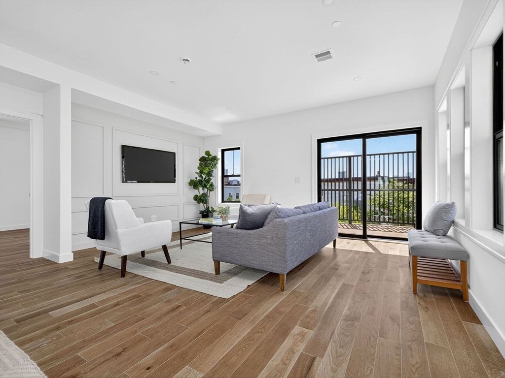 192 Washington Street C, Somerville, MA 02143