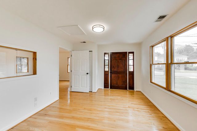 6306 LONE OAK DR, Bethesda, MD 20817