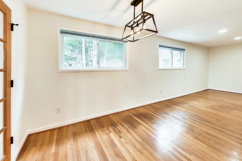 Image 18 of property listing at 6306 LONE OAK DR, Bethesda, MD 20817