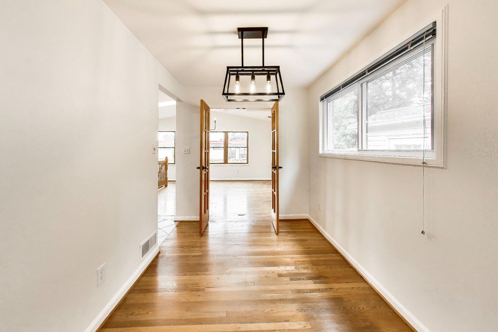 Image 19 of property listing at 6306 LONE OAK DR, Bethesda, MD 20817