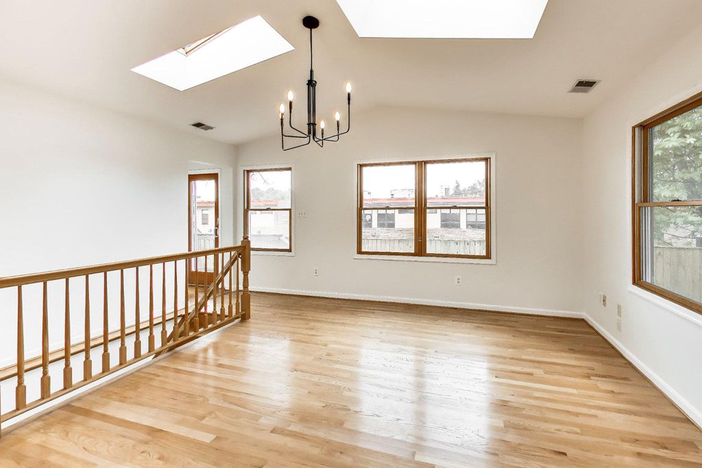 Image 21 of property listing at 6306 LONE OAK DR, Bethesda, MD 20817