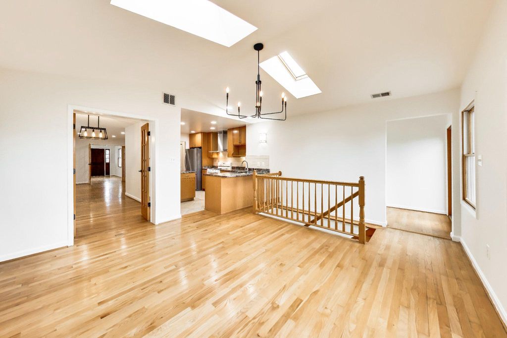 Image 22 of property listing at 6306 LONE OAK DR, Bethesda, MD 20817