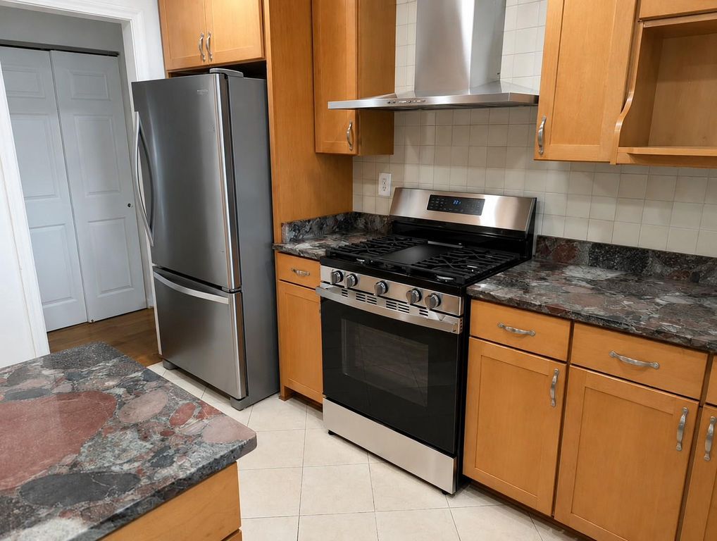 Image 24 of property listing at 6306 LONE OAK DR, Bethesda, MD 20817