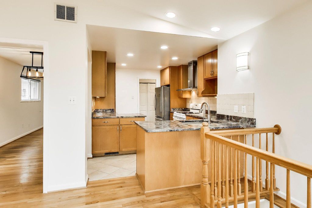 Image 26 of property listing at 6306 LONE OAK DR, Bethesda, MD 20817