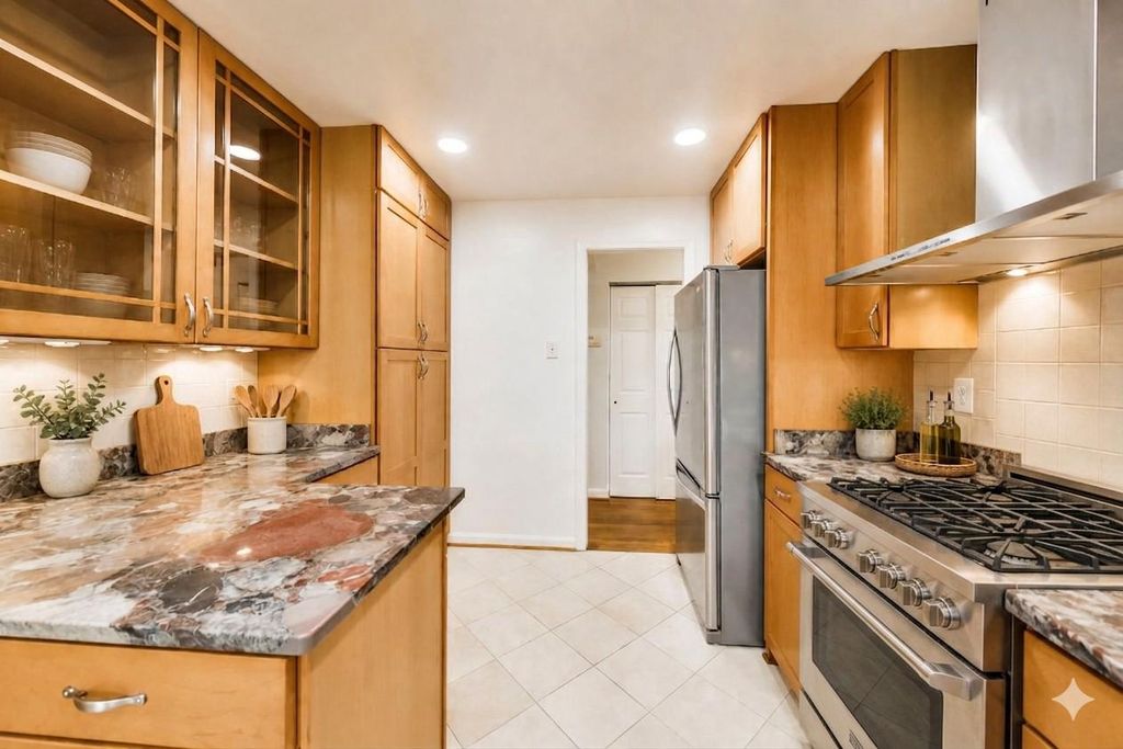 Image 27 of property listing at 6306 LONE OAK DR, Bethesda, MD 20817
