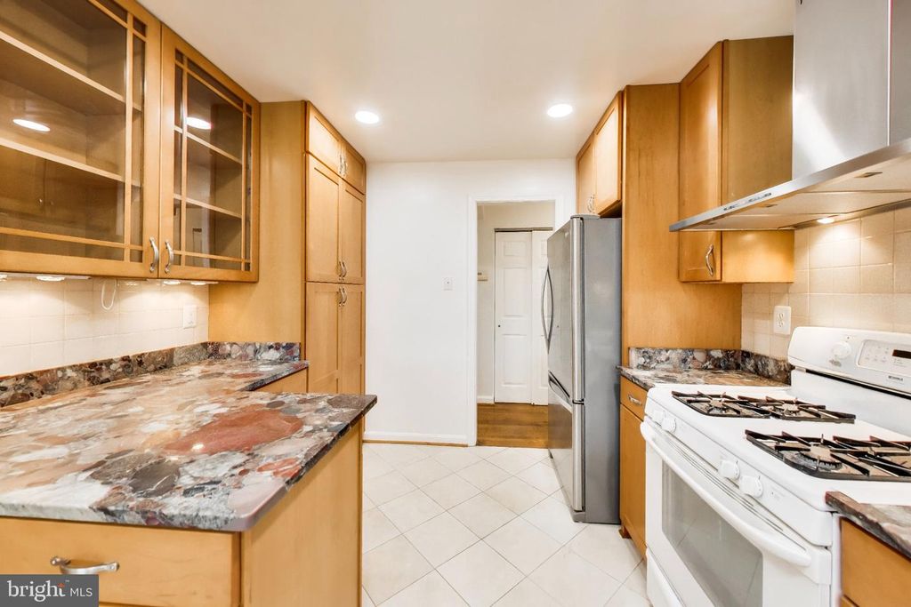 Image 28 of property listing at 6306 LONE OAK DR, Bethesda, MD 20817