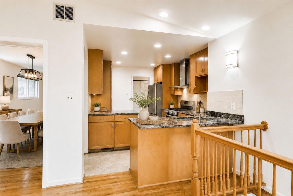 Image 29 of property listing at 6306 LONE OAK DR, Bethesda, MD 20817