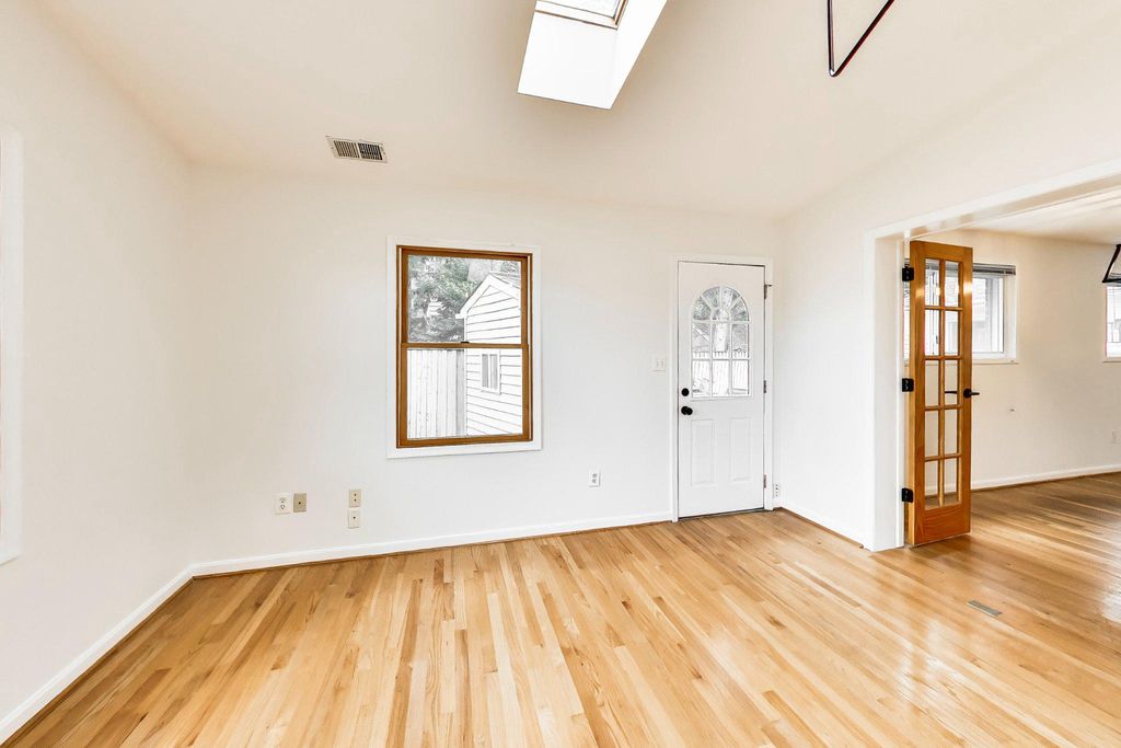Image 32 of property listing at 6306 LONE OAK DR, Bethesda, MD 20817