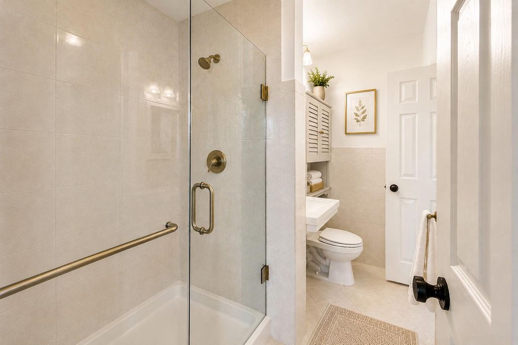 Image 36 of property listing at 6306 LONE OAK DR, Bethesda, MD 20817