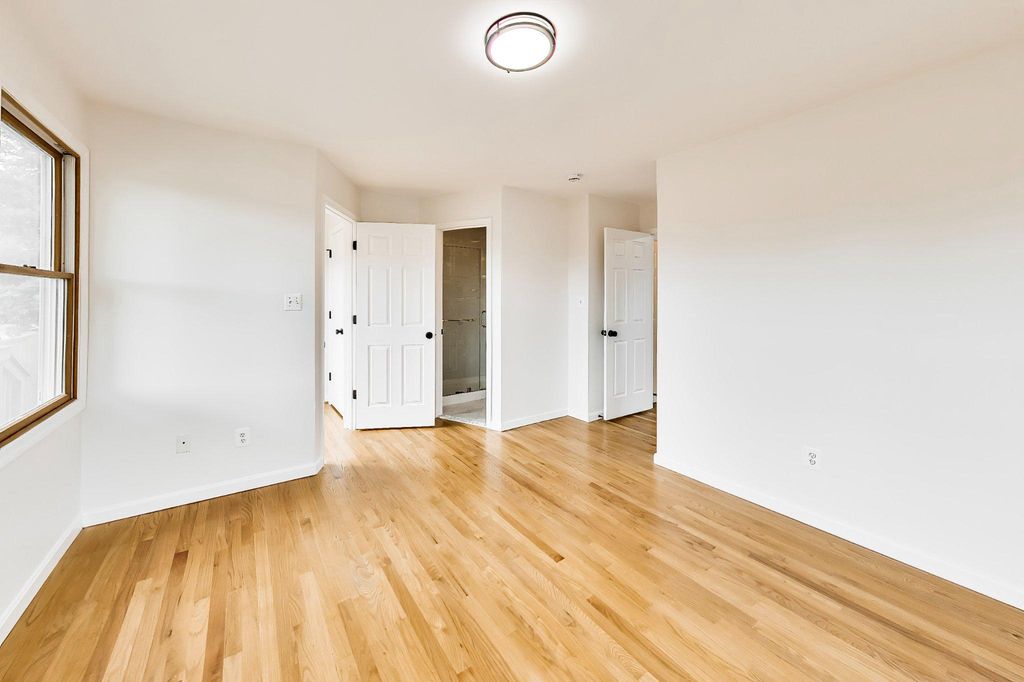 Image 43 of property listing at 6306 LONE OAK DR, Bethesda, MD 20817