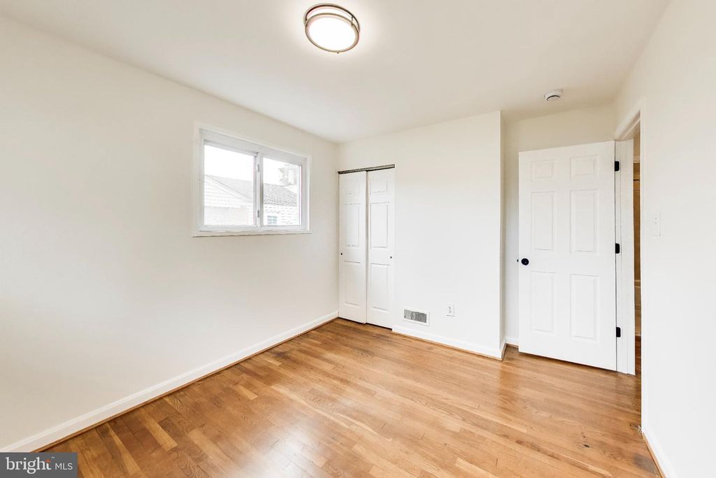 Image 44 of property listing at 6306 LONE OAK DR, Bethesda, MD 20817
