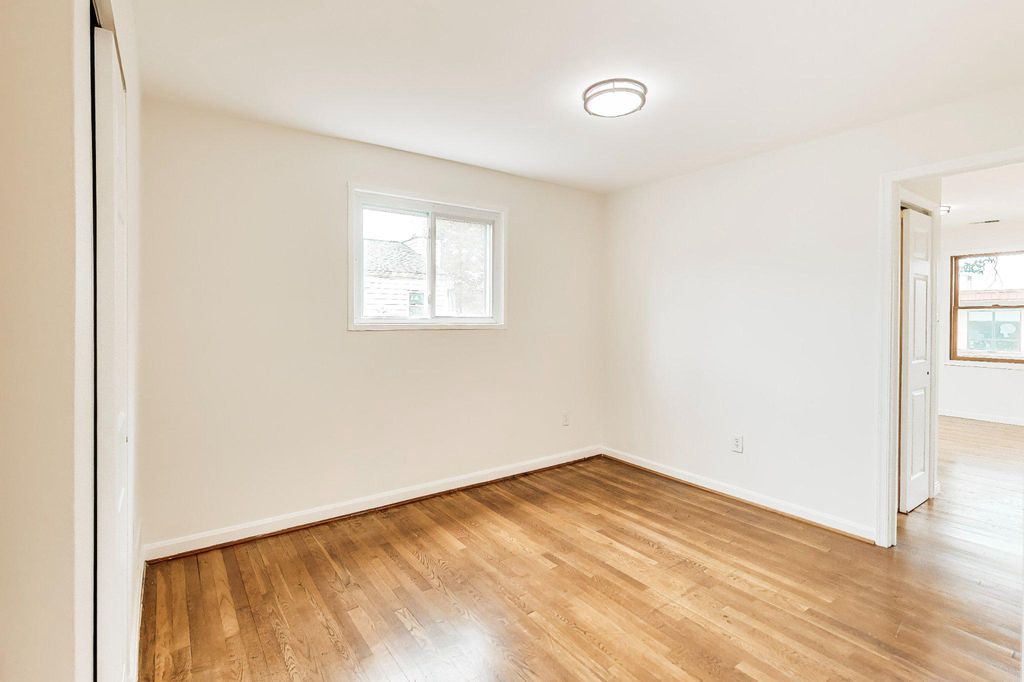 Image 45 of property listing at 6306 LONE OAK DR, Bethesda, MD 20817