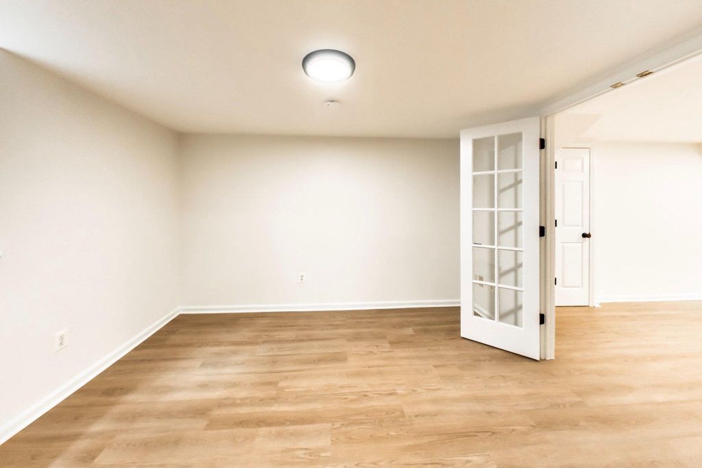 Image 50 of property listing at 6306 LONE OAK DR, Bethesda, MD 20817