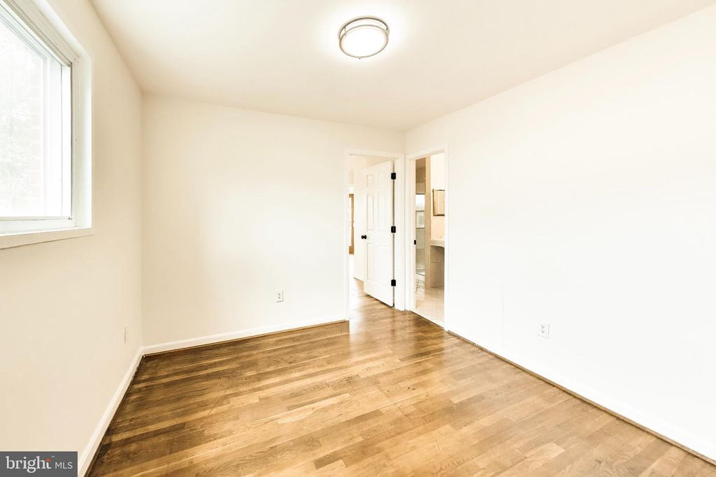Image 54 of property listing at 6306 LONE OAK DR, Bethesda, MD 20817
