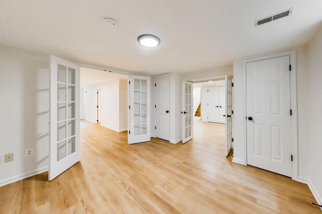 Image 61 of property listing at 6306 LONE OAK DR, Bethesda, MD 20817