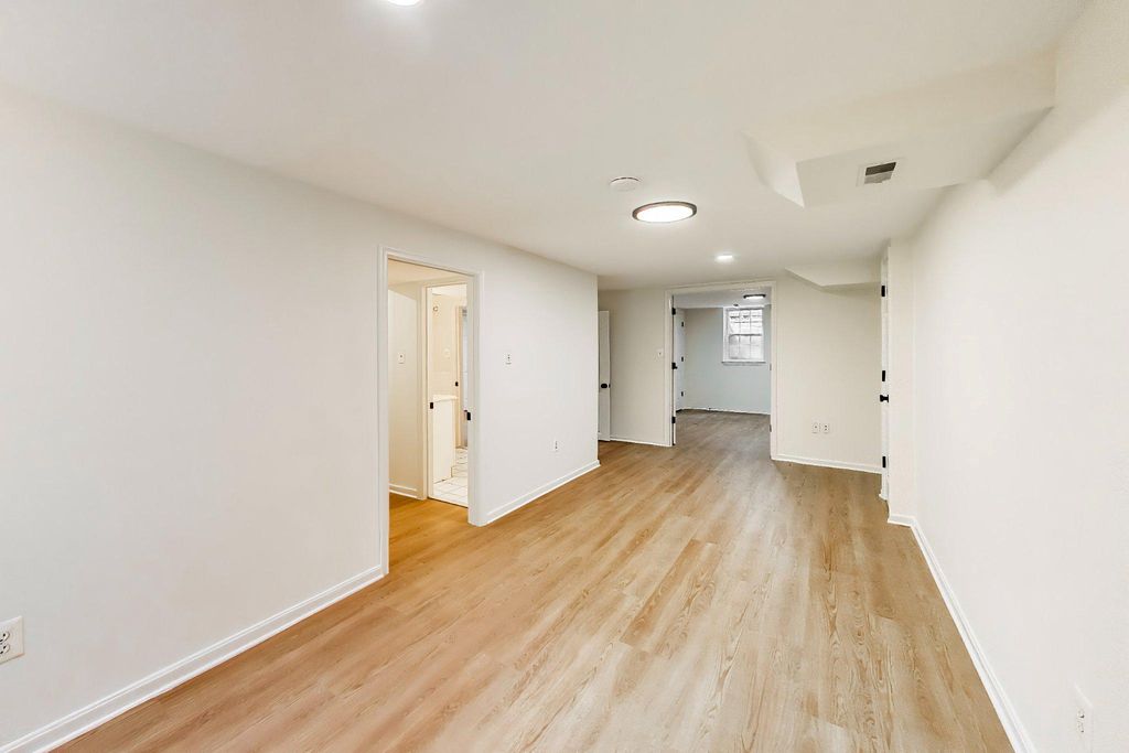 Image 64 of property listing at 6306 LONE OAK DR, Bethesda, MD 20817